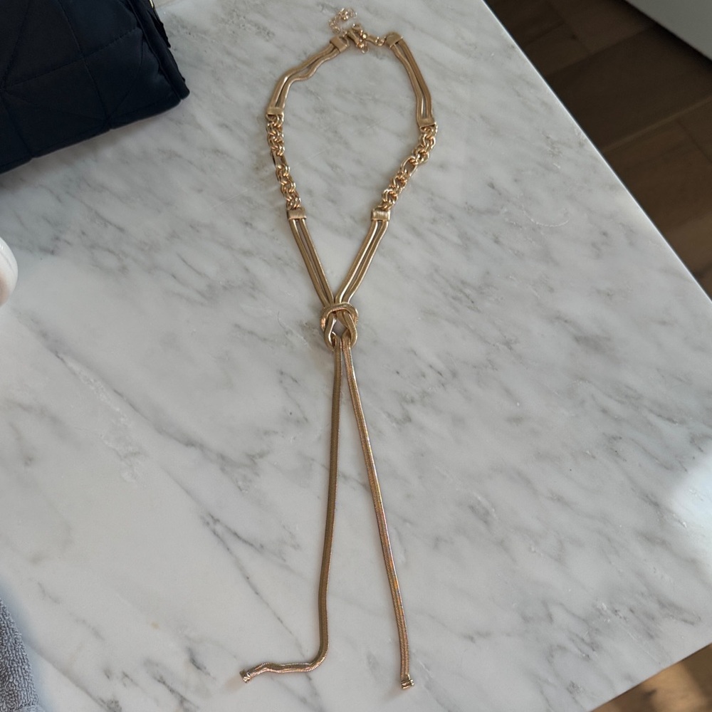 Elegant Gold Knot Necklace